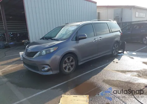 2014 Toyota Sienna Se 8 Passenger z USA, uszkodzony, nr VIN 5TDXK3DC9ES464181